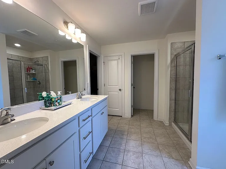407 Auburndale Ct — Photo 10