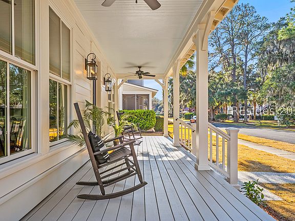 4th image of 448 Commons Cir