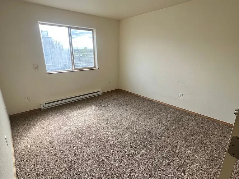 102 E Main St — Photo 5