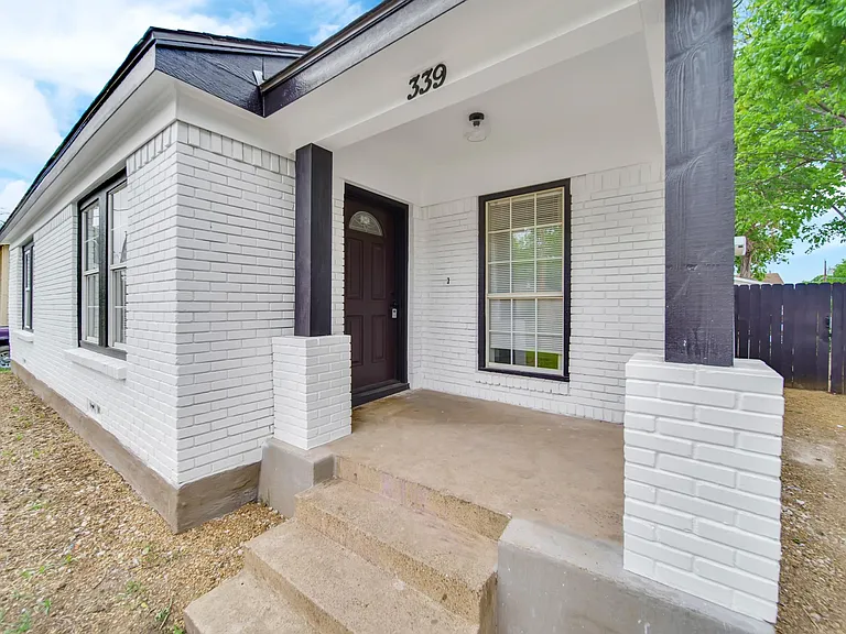 339 Avenue G — Photo 2