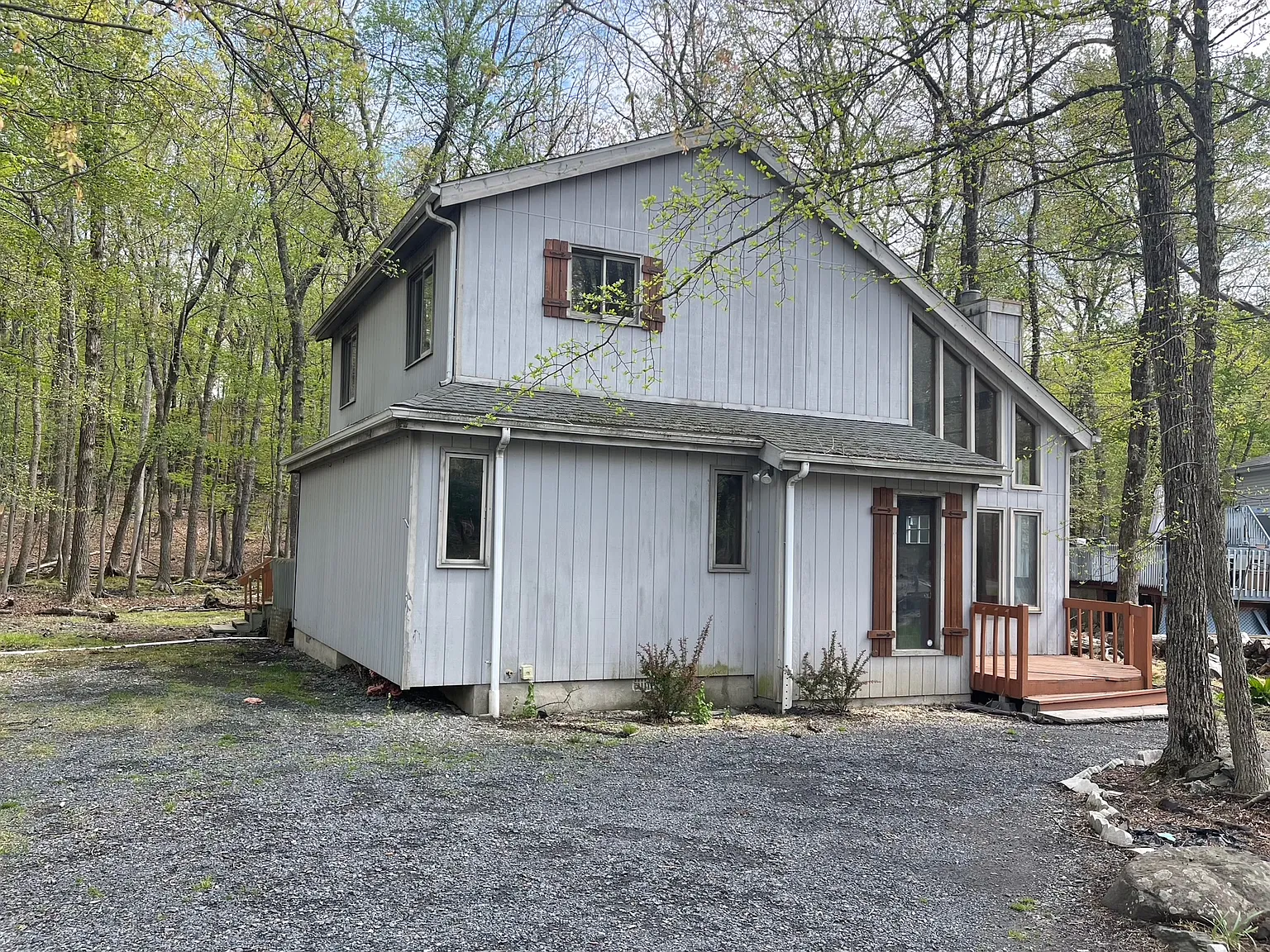 1140 Belaire Dr photo 1