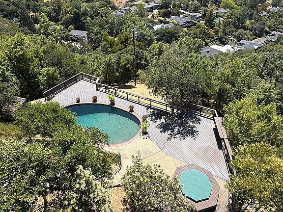 2nd image of 320 Vista Grande