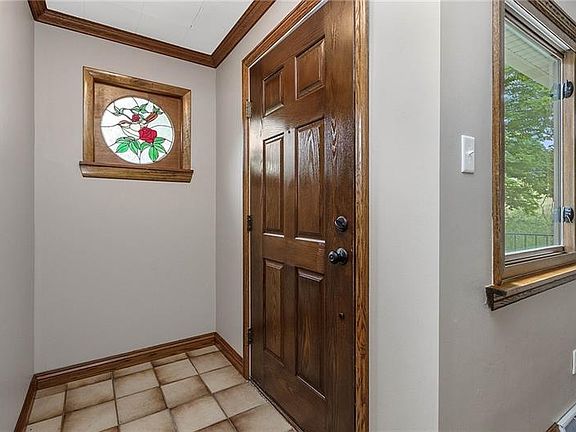 5th image of 210 Chapel Dr