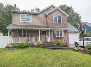 416 18th St, West Babylon, NY 11704