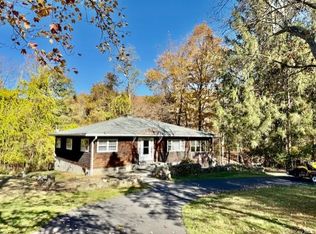 101 Woodmont Rd, Hopewell Junction, NY 12533