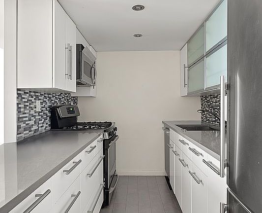 5th image of 250 Mercer St APT C414