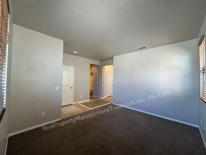 4 bed, 3.0 bath, 2108 sqft, $3,200 — Photo 3