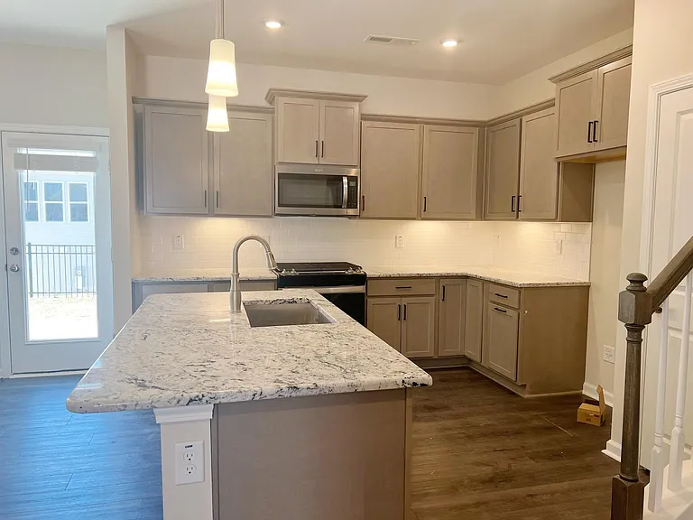 1502 Smoky Mountain St — Photo 3