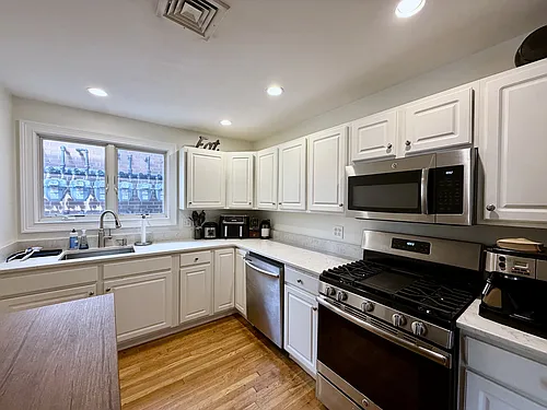 521 E 2nd St #1 Photo 1
