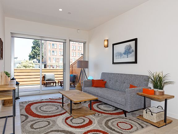 Living area

(Image shown is a model unit photo. Available units may vary slightly in appearance.)