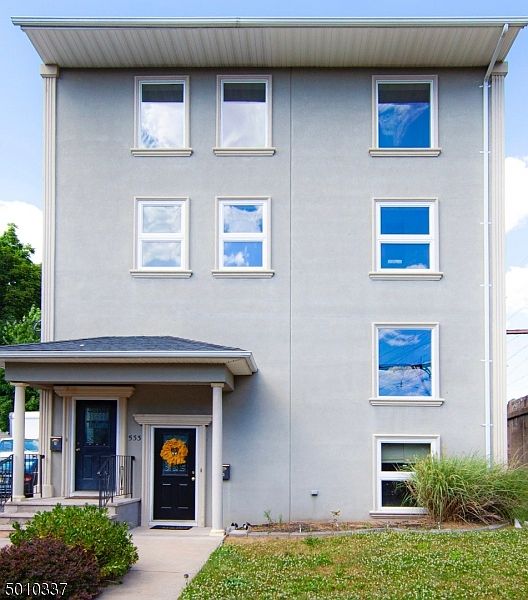 1st image of 533 Beach St