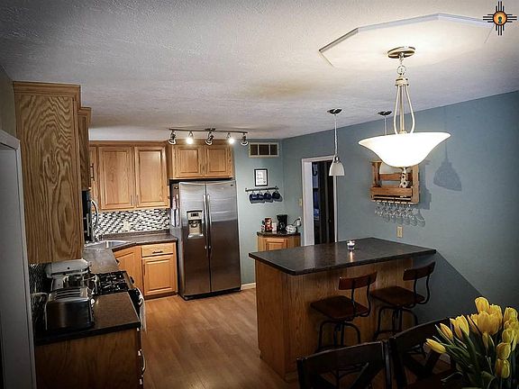 3rd image of 709 Gunnison Ave