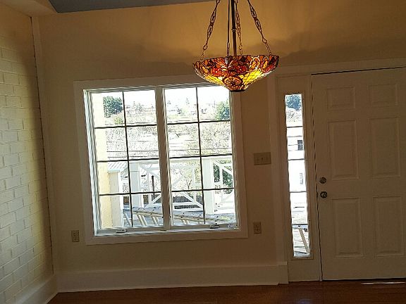 4th image of 505 Depot St NE