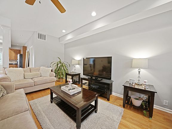 5th image of 3262 W Wabansia Ave