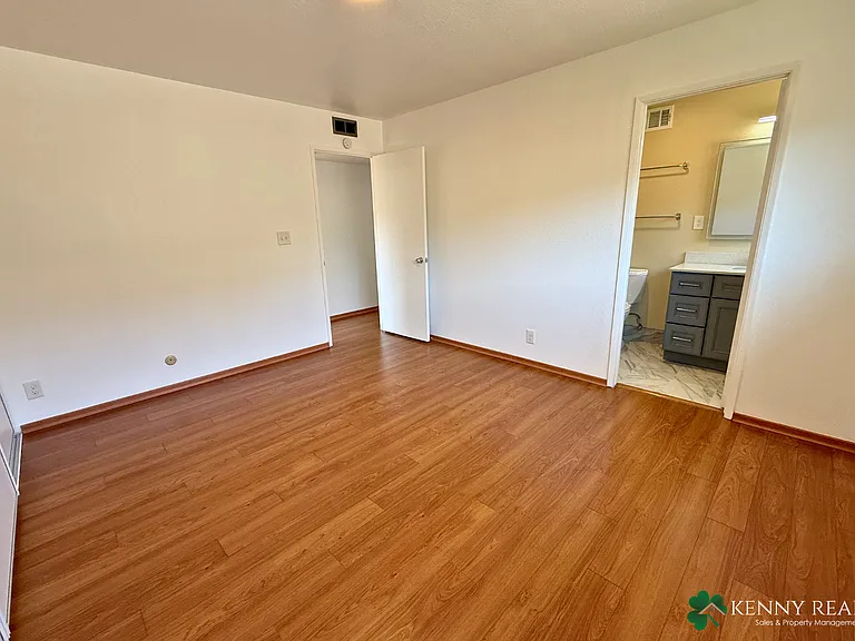 2504 Tipperary Ave — Photo 24