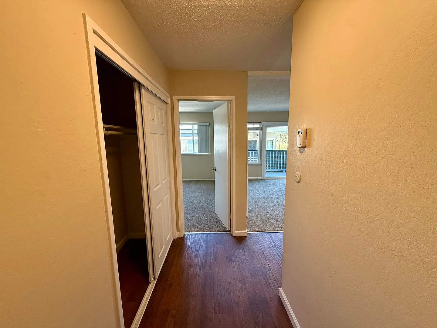 Top Floor San Rafael 1BR w/ Deck - One Month Free! — Photo 4