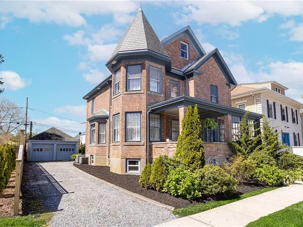 21 Bedlow Ave, Newport, RI 02840