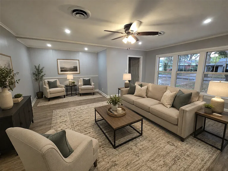 233 Roma Dr — Photo 2