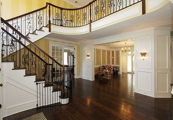 4th image of 14 Holly Ln