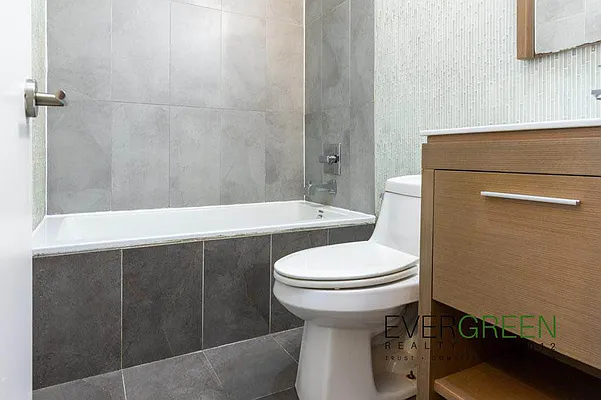 Rented by ERNY LLC | media 40