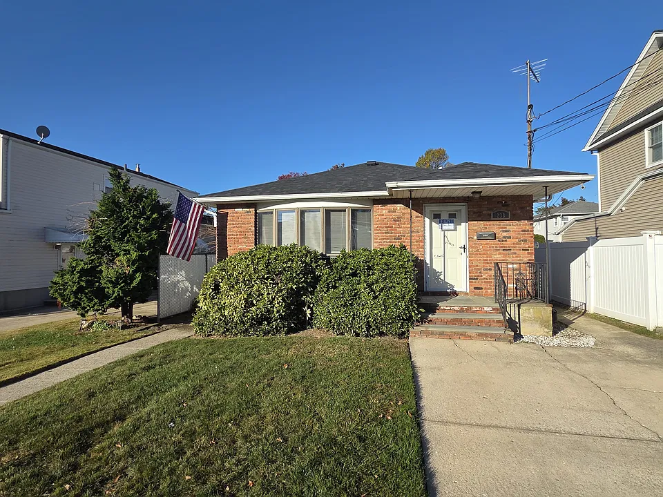 238 Litchfield Ave