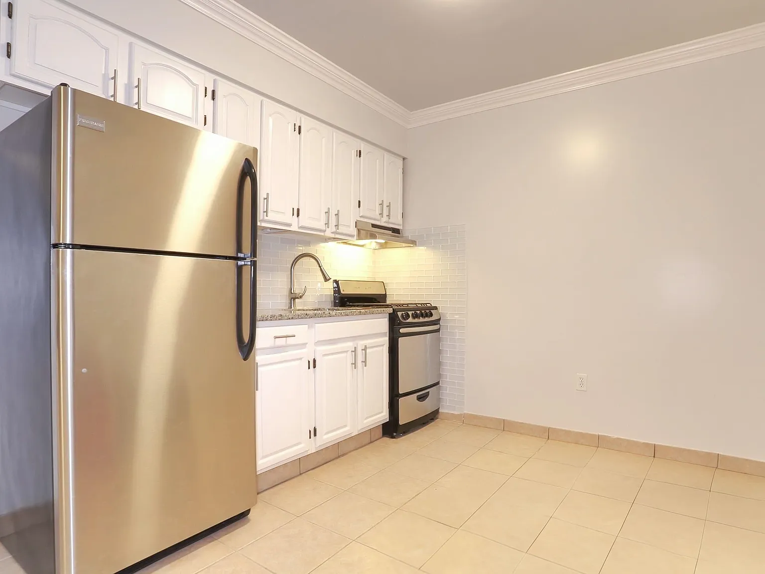 1 bed, 1.0 bath, $1,700 — Photo 2