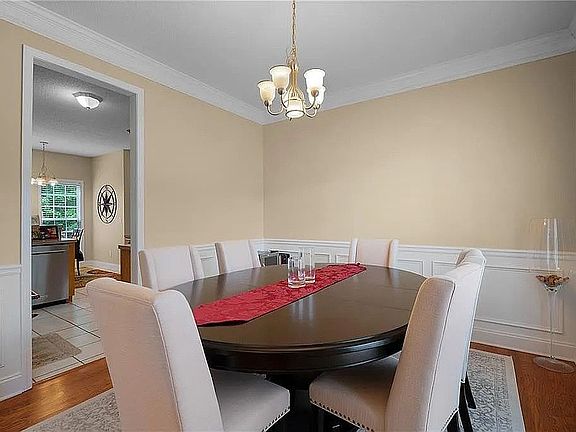 3rd image of 81 Stonebrook Dr