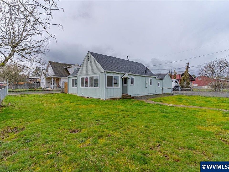 1st image of 809 SW Ash St