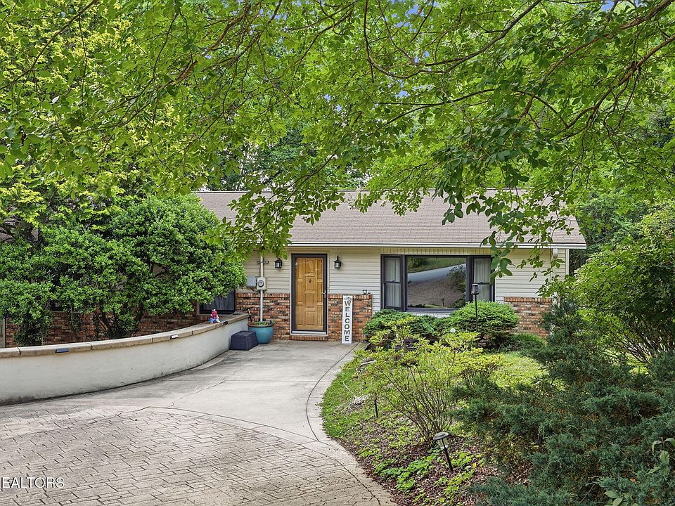 1st image of 126 Westwood Dr