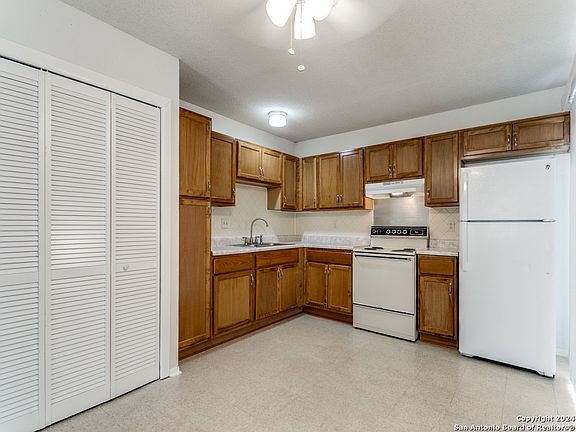 5th image of 1522 SWAYING OAKS DR