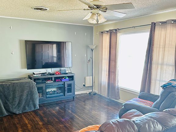 5th image of 209 Laurel Dr