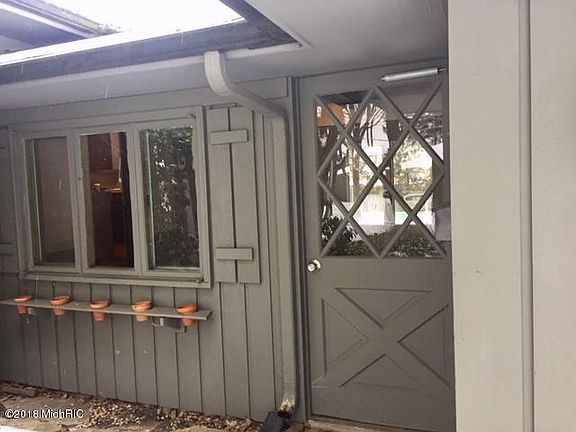 5th image of 1751 Woodcliff Ave SE