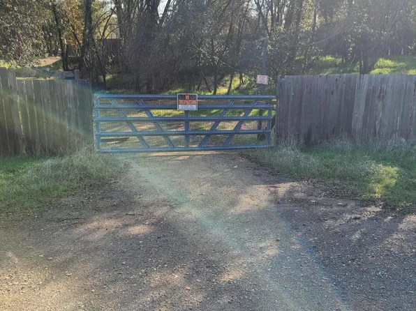 18200 Lone Wolf Dr, Cottonwood, CA 96022