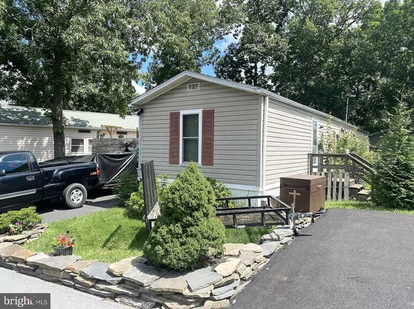 508 Maple Dr, Green Lane, PA 18054