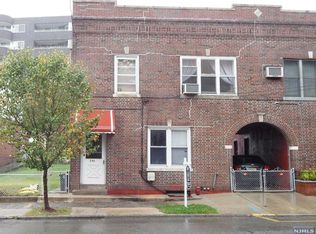 381 Gorge Rd, Cliffside Park, NJ 07010