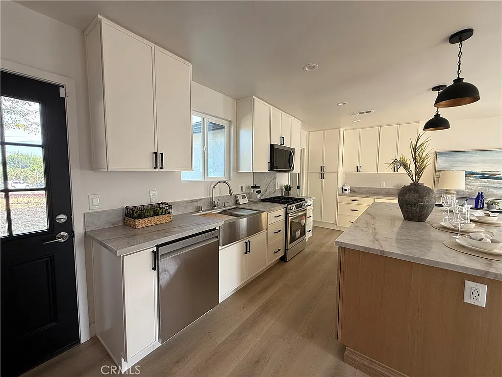 4 bed, 1624 sqft, $4,500 — Photo 3