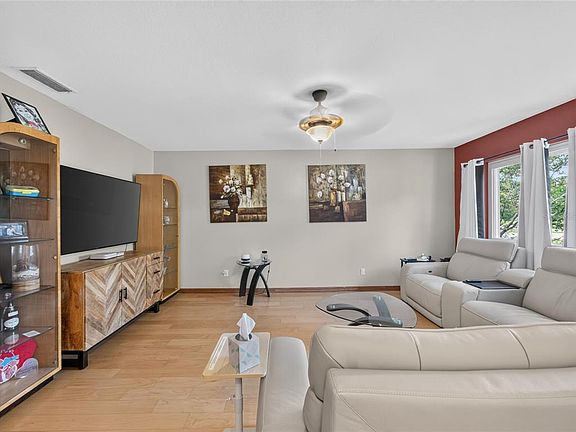 5th image of 127 ROSE BRIAR DRIVE