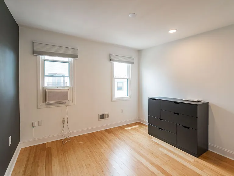 2107 Clymer St — Photo 12