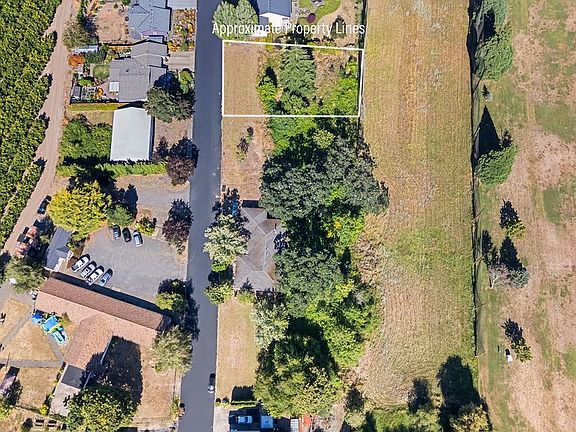 4th image of SW Bayou Dr #600