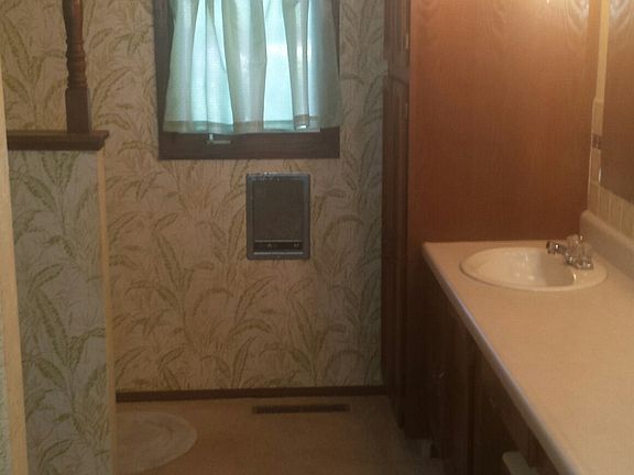 3rd image of 1021 N Blackburn Ave