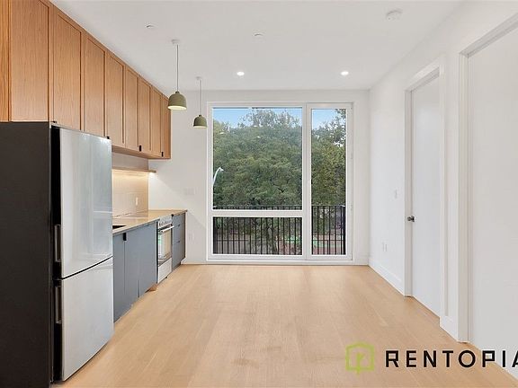 3rd image of 420 Tompkins Ave #219