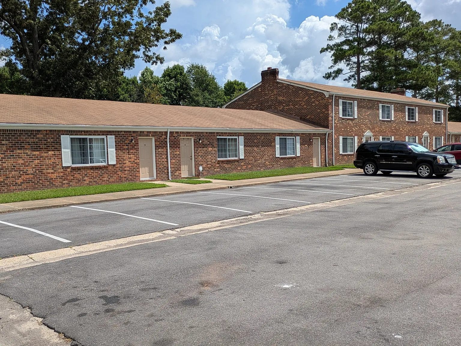 THE OCONEE SHORES APARTMENTS — Photo 3