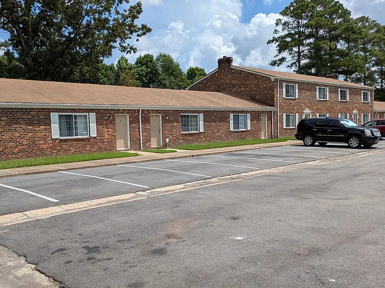 THE OCONEE SHORES APARTMENTS — Photo 3
