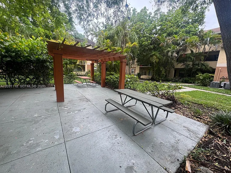 E Sunrise Lakes Dr — Photo 29