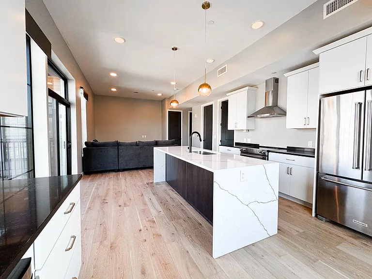 2635 Penn Ave #401 — Photo 4