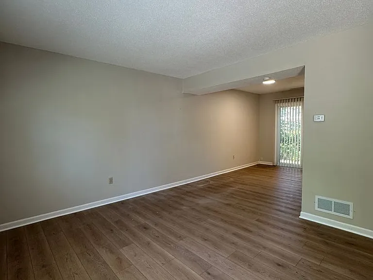 319 N Garth Ave — Photo 4
