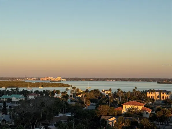 880 Mandalay Ave, Clearwater, FL