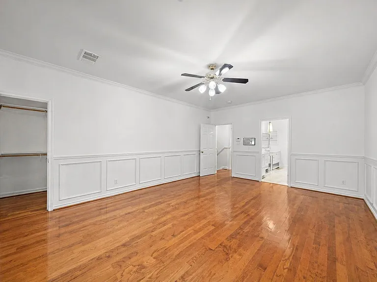 5136 Chevy Chase Dr — Photo 14