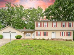 1911 Rolling Hills Pl, Charleston, WV 25314