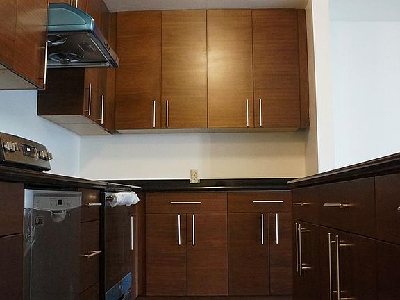 2nd image of 157 Elm St APT 206